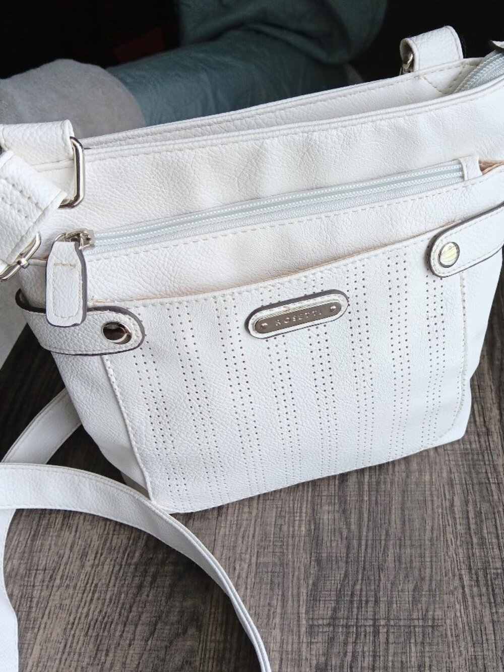 Rosetti White Crossbody Bag Purse Pockets
